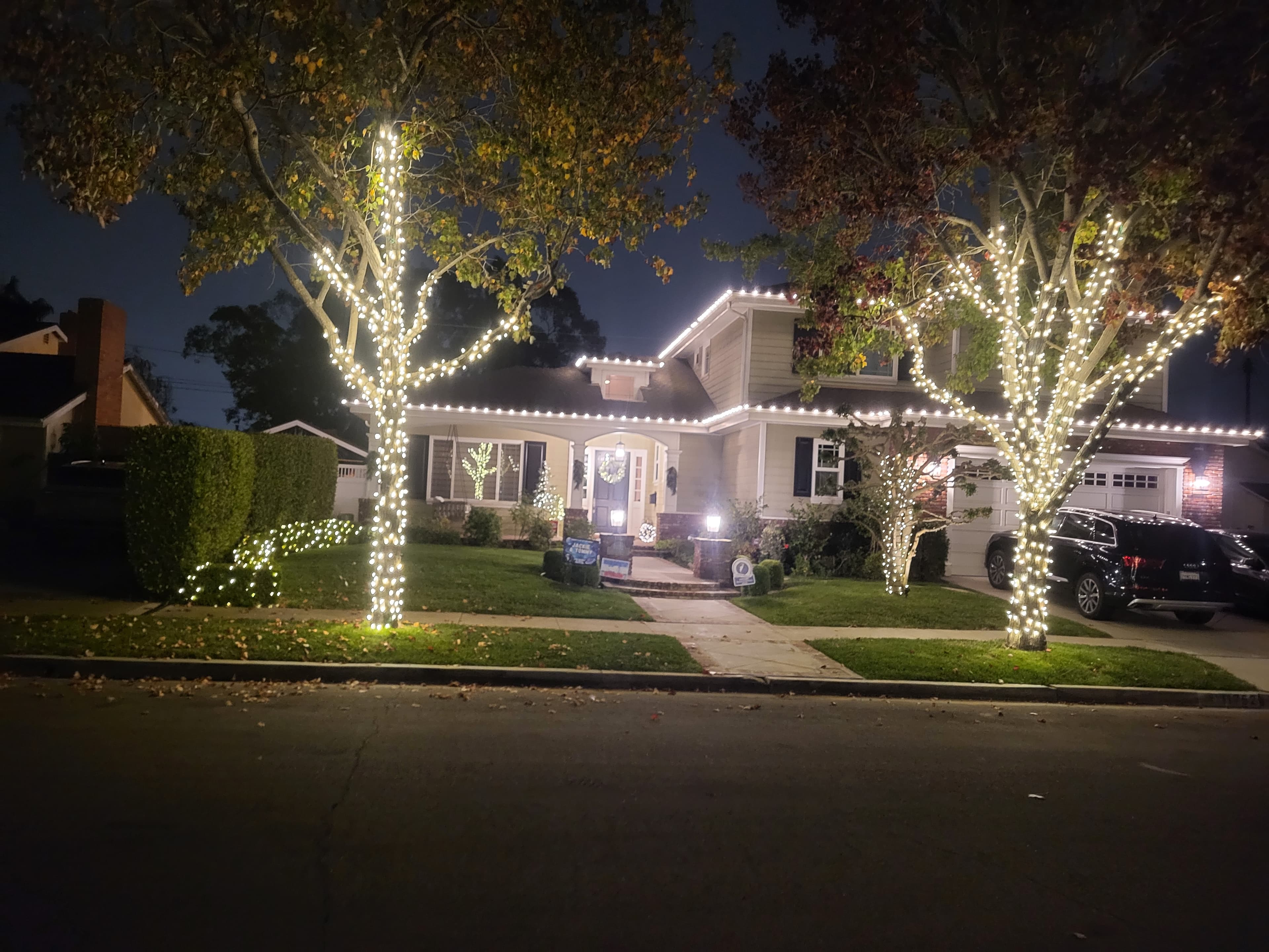 Orange County home lit up with a custom Christmas light display (1)